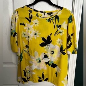 EUC Ann Taylor Yellow Floral Blouse SZ LG